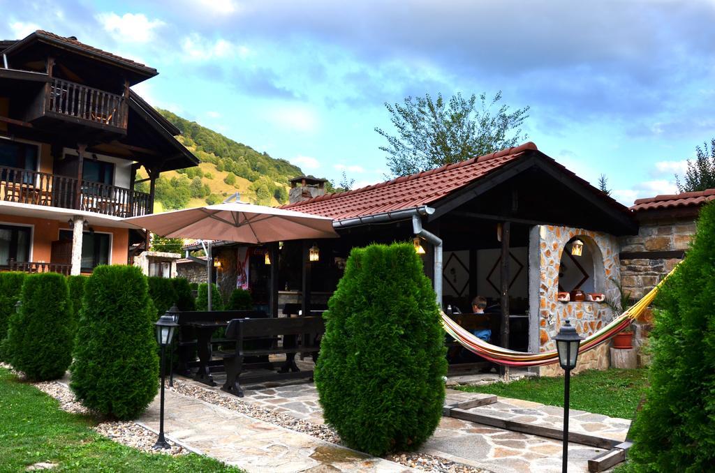 Къщата - Къща За Гости Ribarița Exterior foto